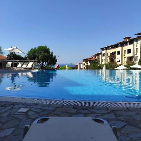 Garden Of Eden Ground Floor With Pool And Sea View Apartment