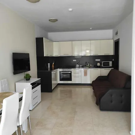 Garden Of Eden Ground Floor With Pool And Sea View Apartment